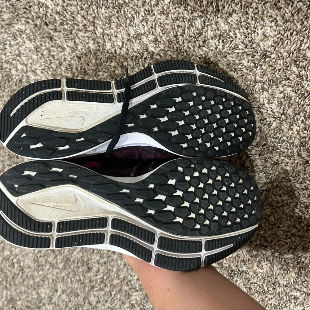 Nike Women's Black and Pink Athletic Shoes - Picture 3 of 5